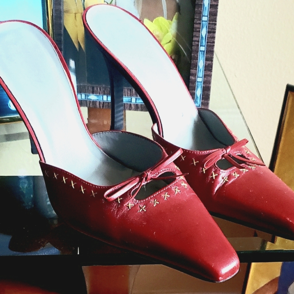 BCBG Paris 7.5 Burgundy Mule Heels